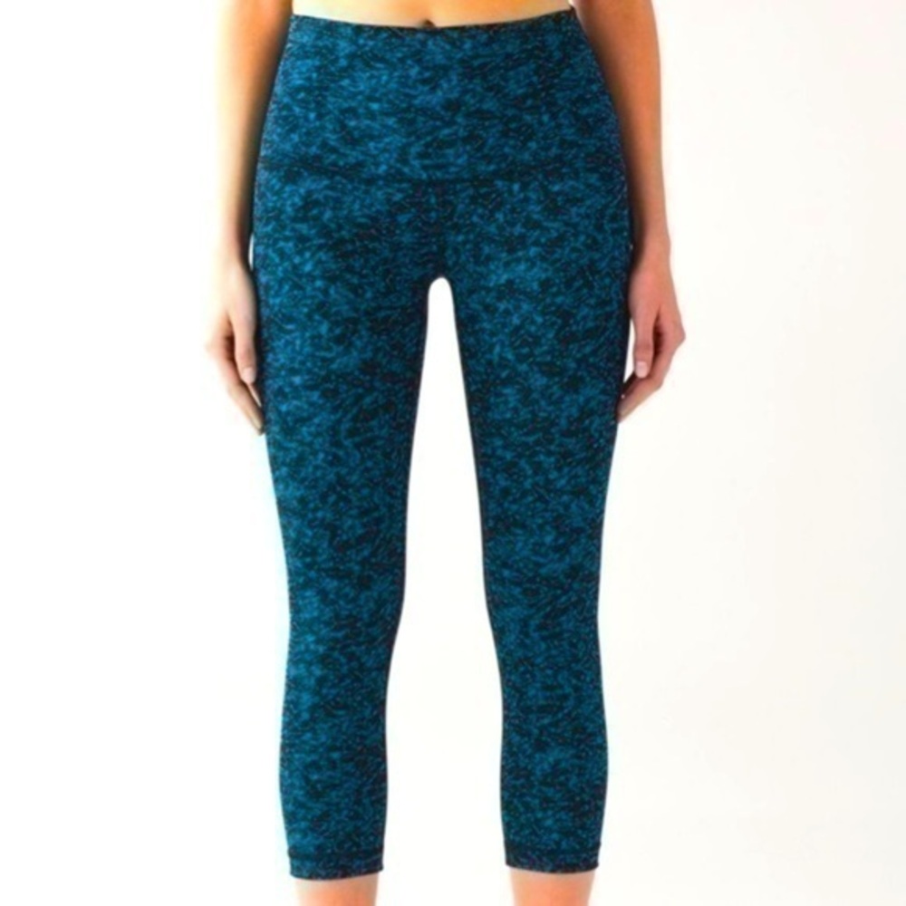 Lululemon Wunder Under Crop Hi-Rise Iced Wave Capri 2 leggings gently preloved